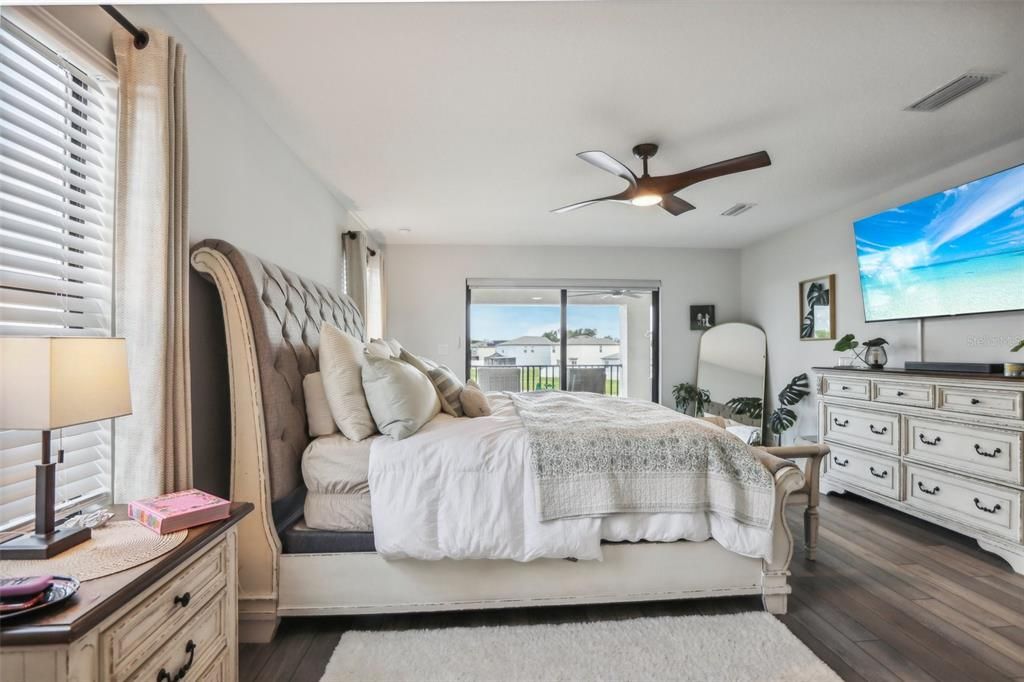 出租: $6,000 (6 贝兹, 4 浴室, 4228 平方英尺)