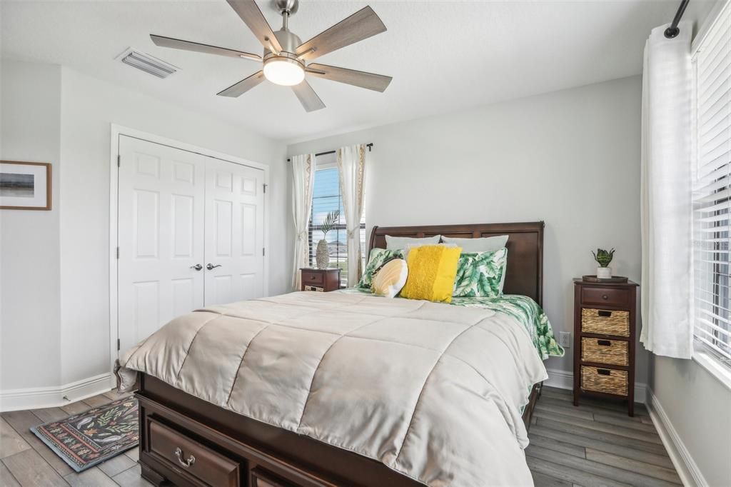 出租: $6,000 (6 贝兹, 4 浴室, 4228 平方英尺)