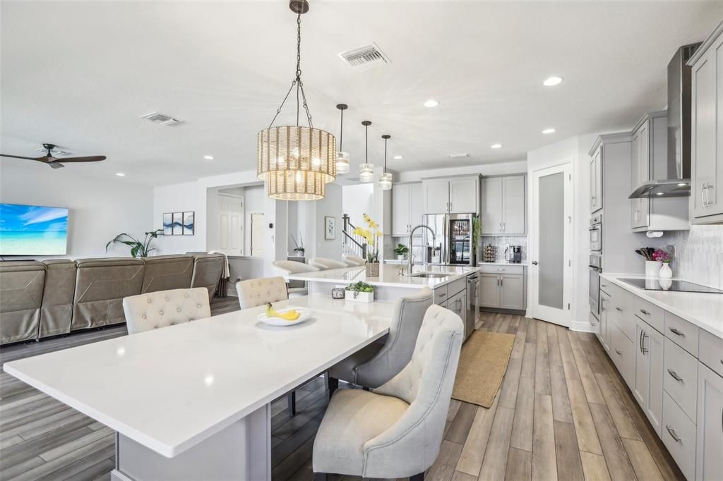 出租: $6,000 (6 贝兹, 4 浴室, 4228 平方英尺)