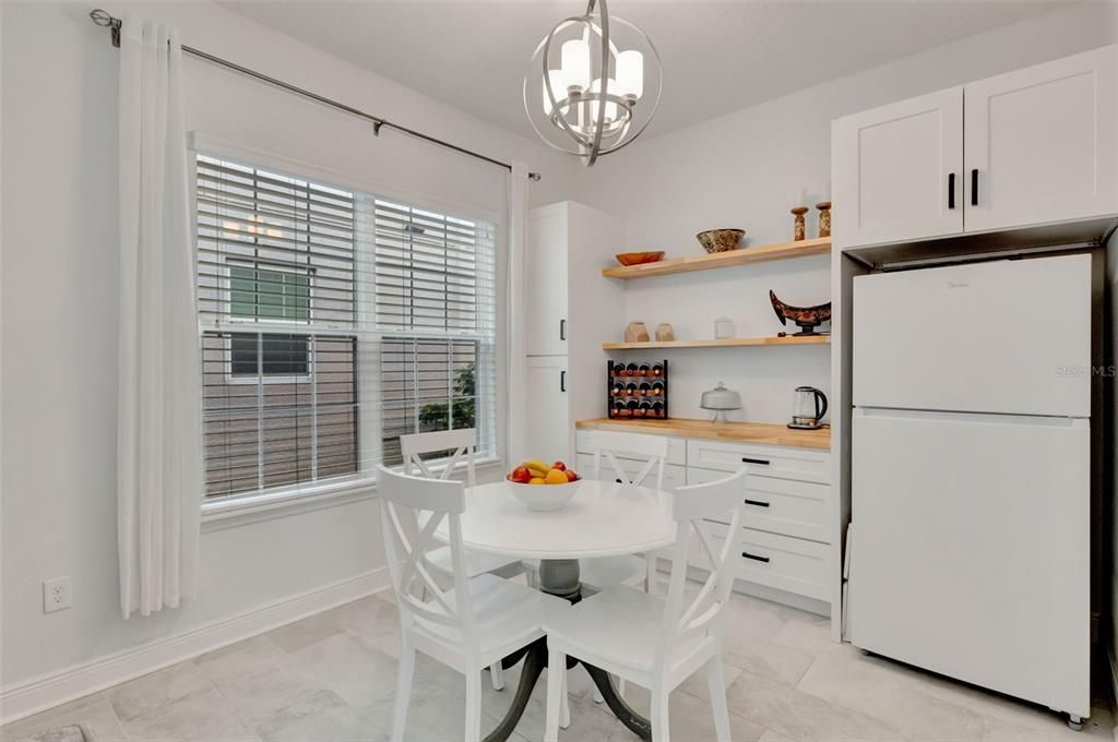 待售: $598,800 (4 贝兹, 2 浴室, 2077 平方英尺)