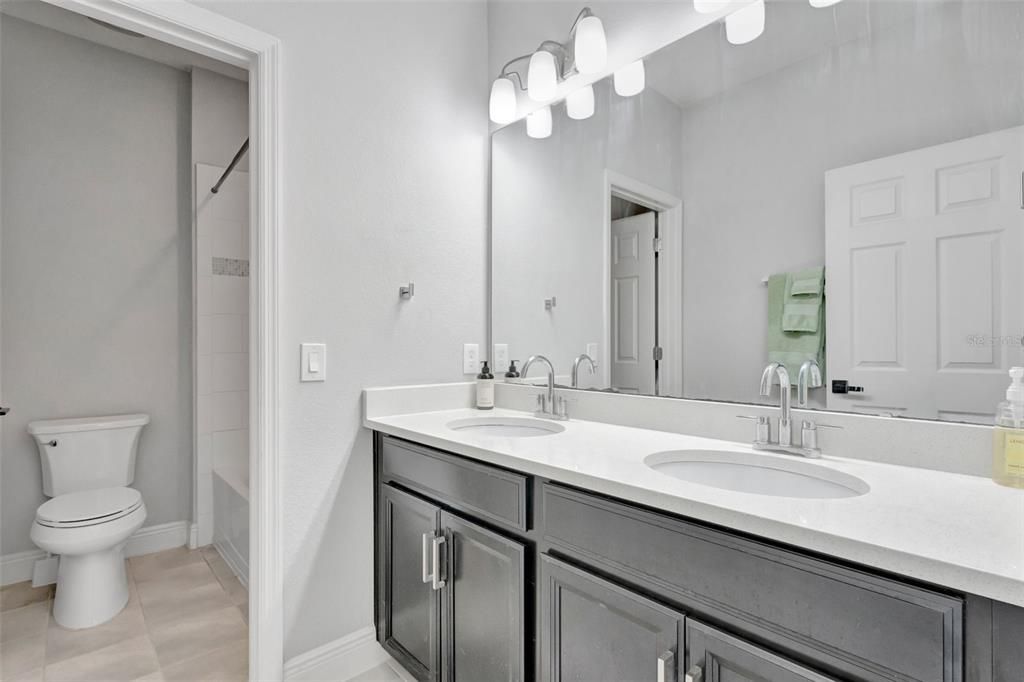 待售: $598,800 (4 贝兹, 2 浴室, 2077 平方英尺)