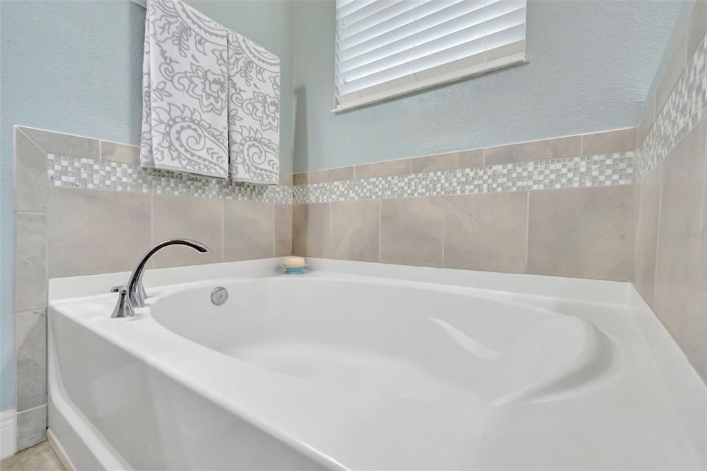 待售: $598,800 (4 贝兹, 2 浴室, 2077 平方英尺)