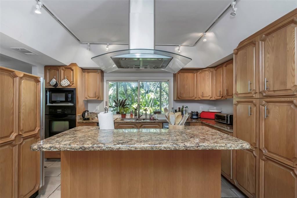 For Sale: $1,499,000 (5 beds, 4 baths, 3808 Square Feet)