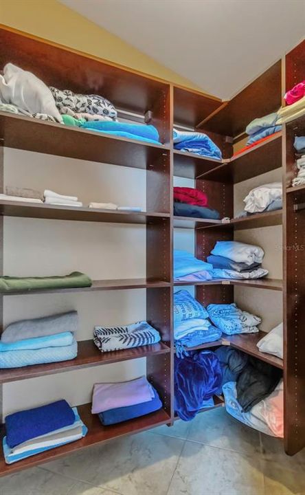 For Sale: $1,499,000 (5 beds, 4 baths, 3808 Square Feet)