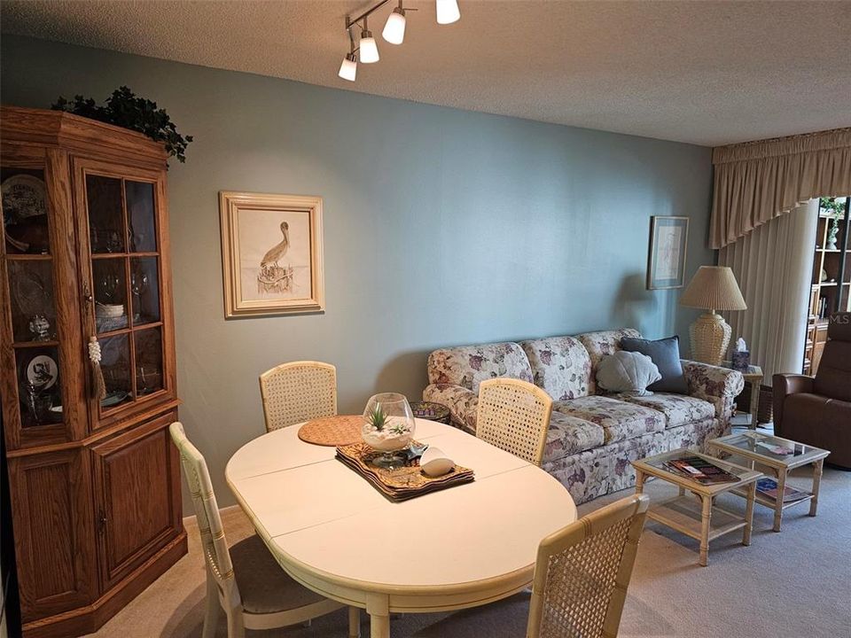 For Rent: $3,200 (2 beds, 2 baths, 940 Square Feet)