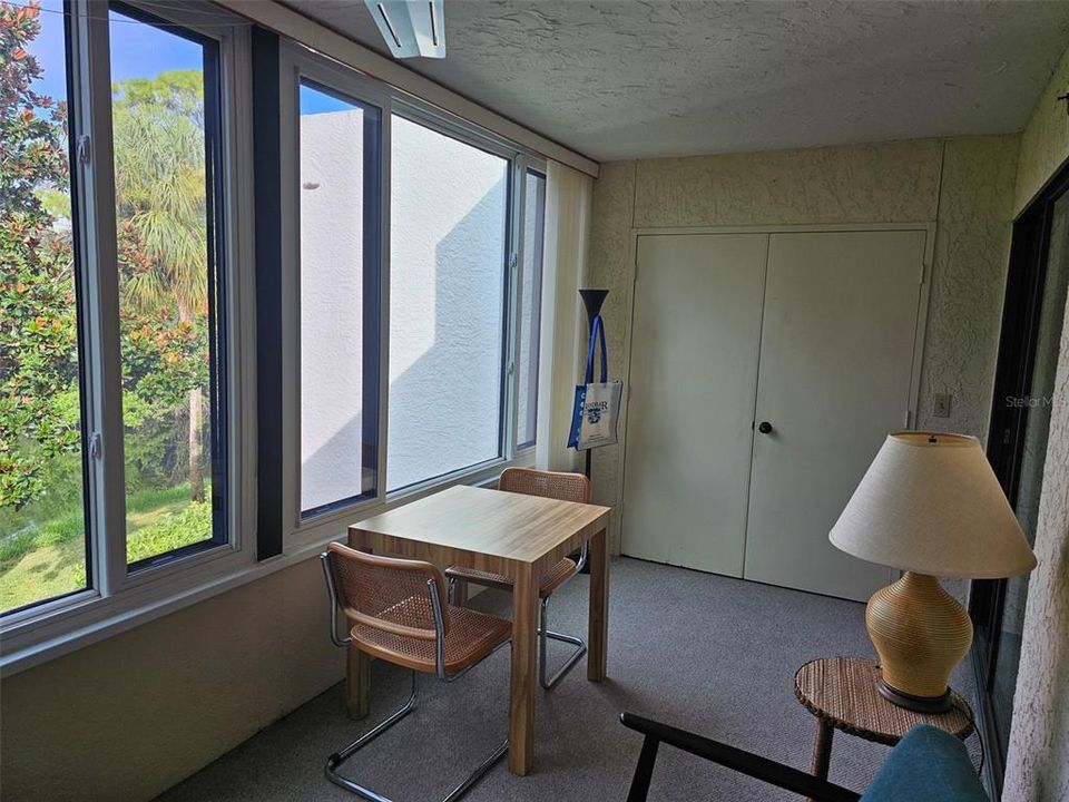 For Rent: $3,200 (2 beds, 2 baths, 940 Square Feet)