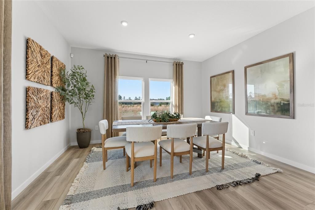 Под контрактом: $530,990 (3 спален, 3 ванн, 2470 Квадратных фут)