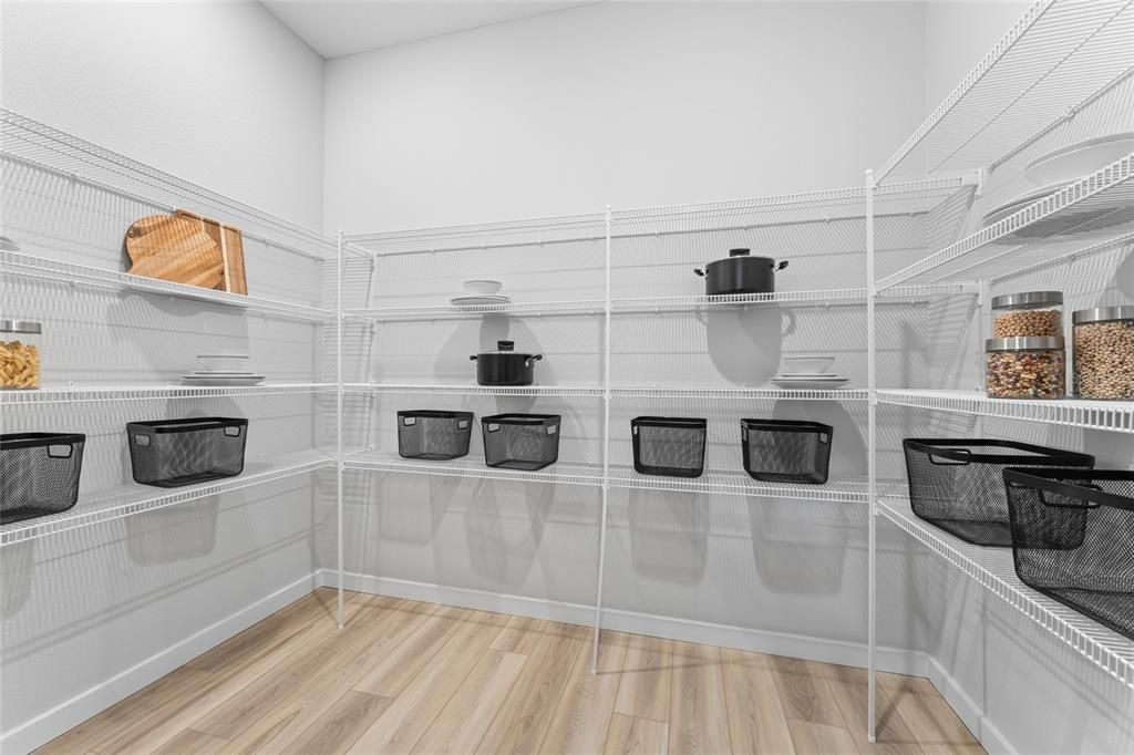 Под контрактом: $530,990 (3 спален, 3 ванн, 2470 Квадратных фут)