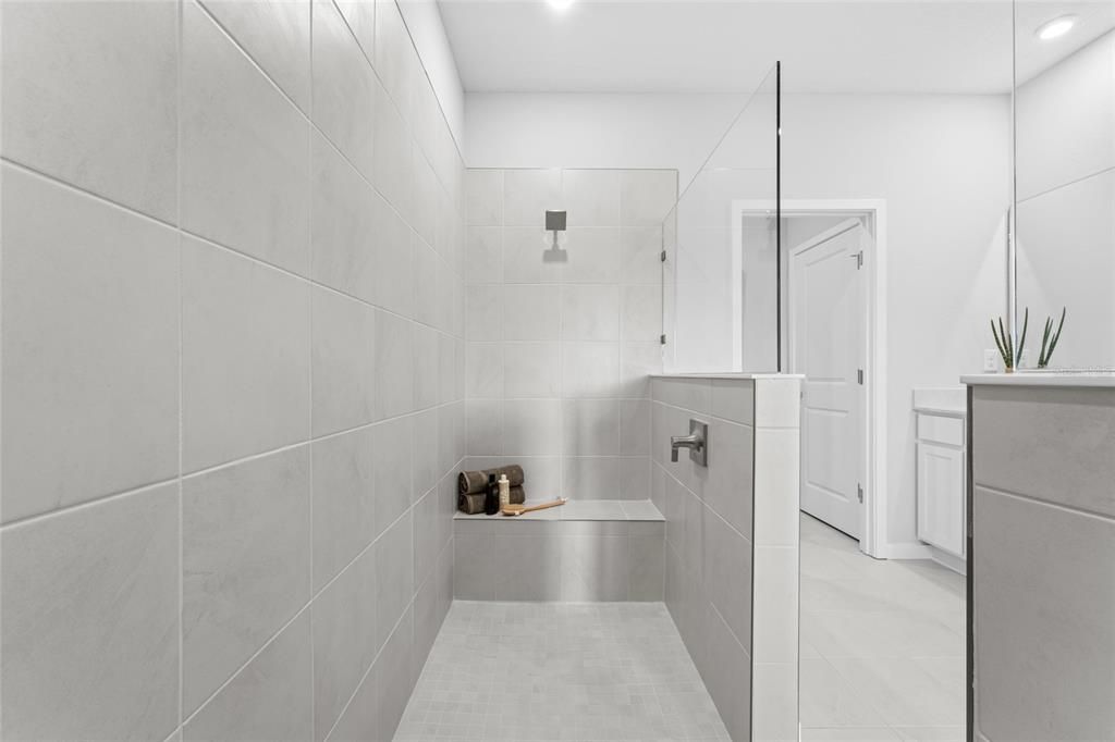 Под контрактом: $530,990 (3 спален, 3 ванн, 2470 Квадратных фут)