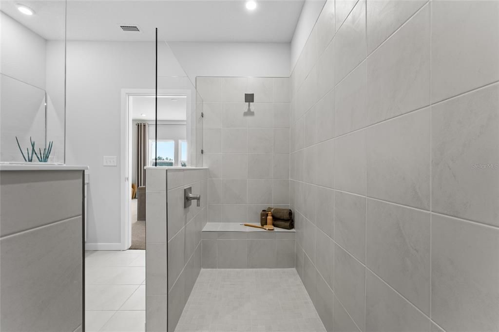 Под контрактом: $530,990 (3 спален, 3 ванн, 2470 Квадратных фут)