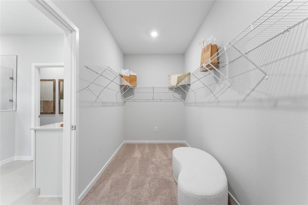 Под контрактом: $530,990 (3 спален, 3 ванн, 2470 Квадратных фут)