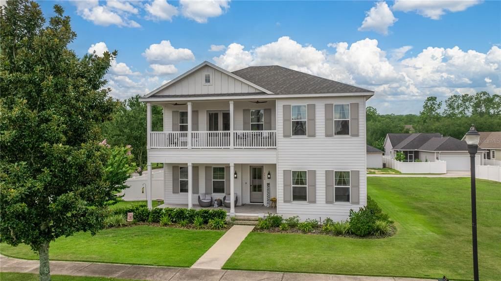 Activo con contrato: $899,900 (4 camas, 3 baños, 3716 Pies cuadrados)