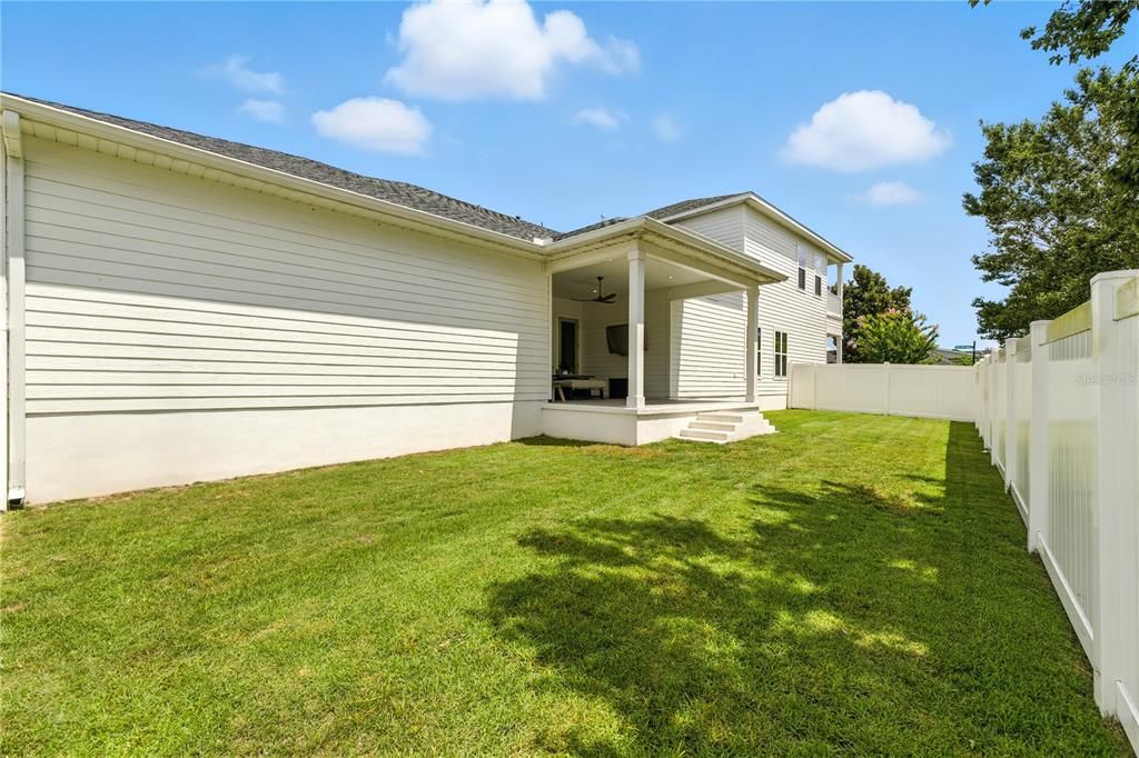 Activo con contrato: $899,900 (4 camas, 3 baños, 3716 Pies cuadrados)