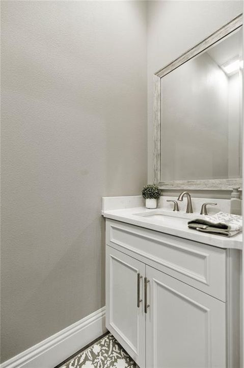 Activo con contrato: $899,900 (4 camas, 3 baños, 3716 Pies cuadrados)