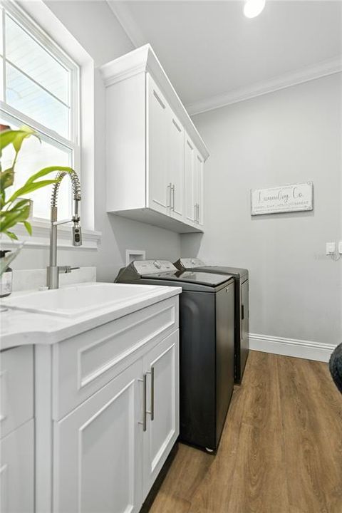 Activo con contrato: $899,900 (4 camas, 3 baños, 3716 Pies cuadrados)