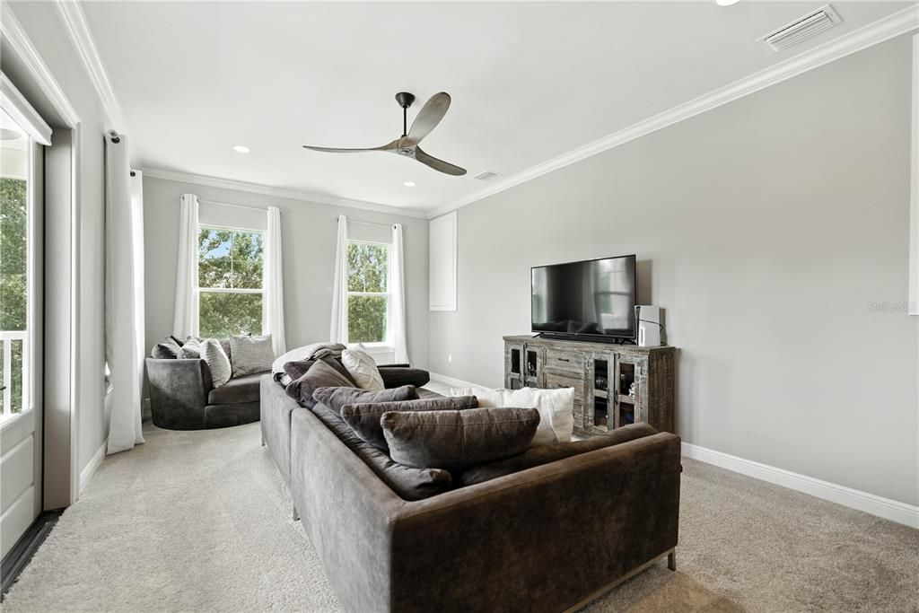 Activo con contrato: $899,900 (4 camas, 3 baños, 3716 Pies cuadrados)