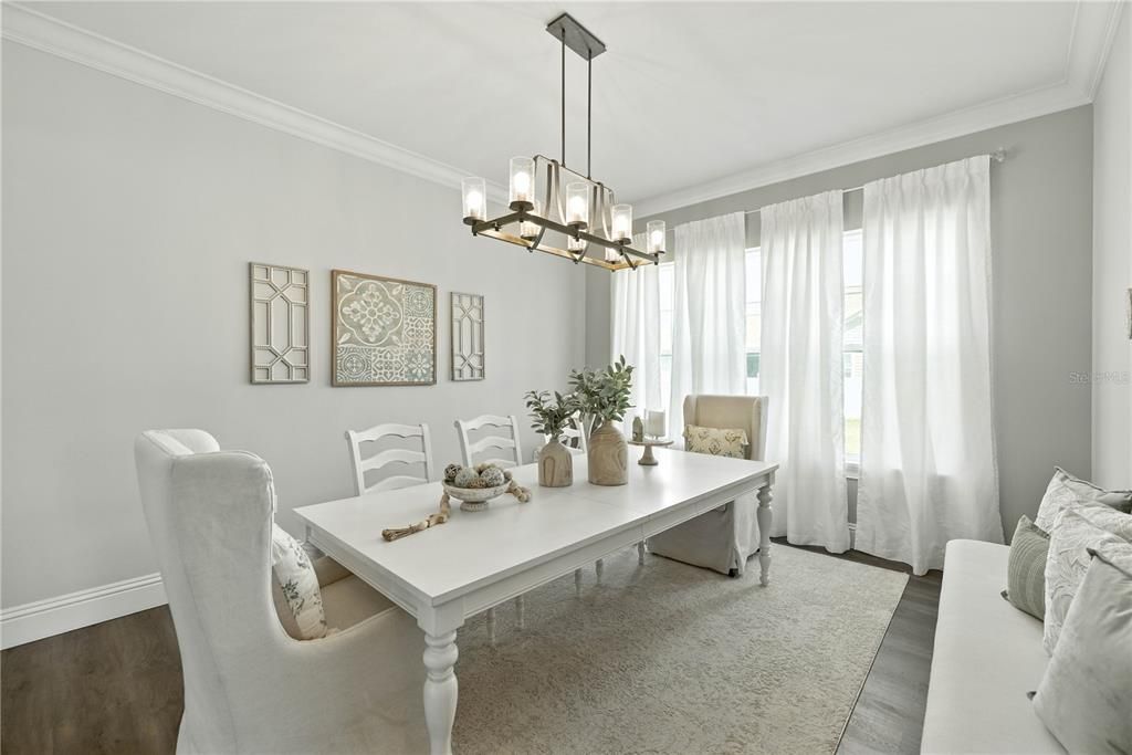 Activo con contrato: $899,900 (4 camas, 3 baños, 3716 Pies cuadrados)