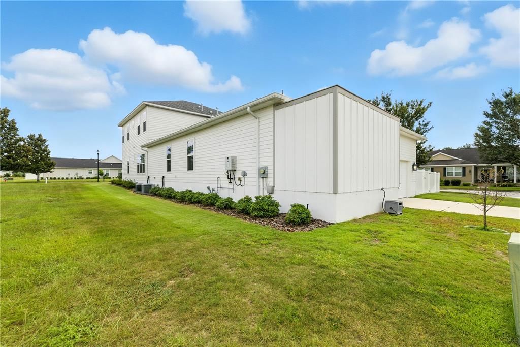 Activo con contrato: $899,900 (4 camas, 3 baños, 3716 Pies cuadrados)