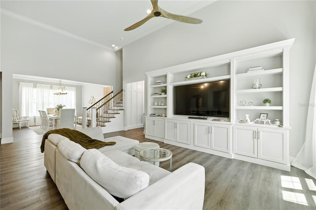 Activo con contrato: $899,900 (4 camas, 3 baños, 3716 Pies cuadrados)