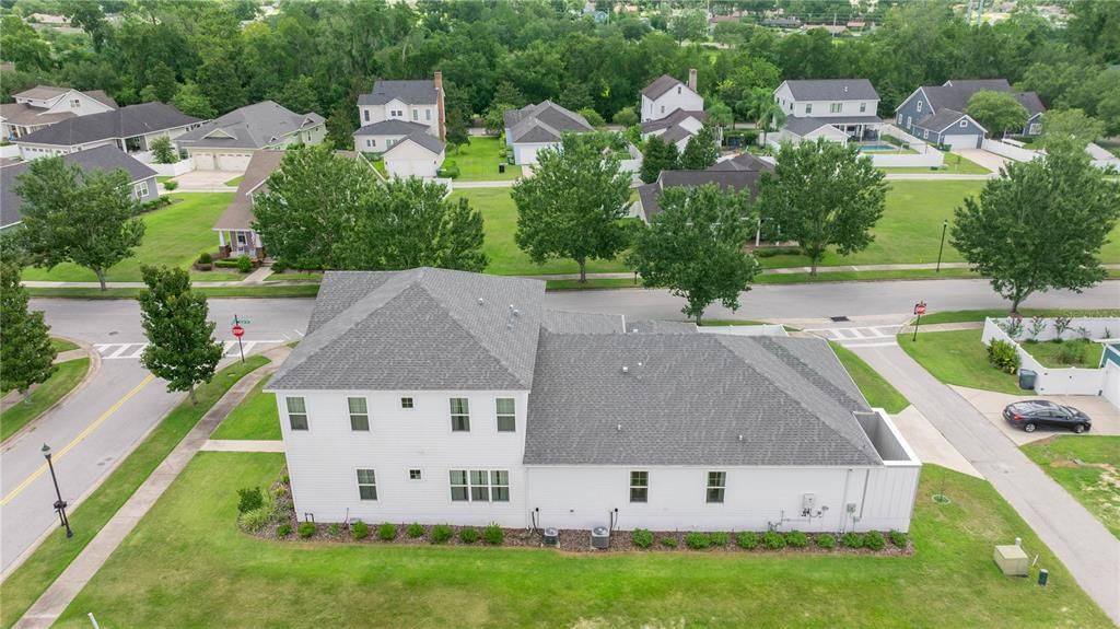 Activo con contrato: $899,900 (4 camas, 3 baños, 3716 Pies cuadrados)