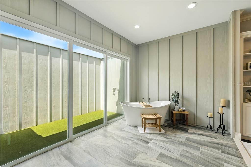 Activo con contrato: $899,900 (4 camas, 3 baños, 3716 Pies cuadrados)