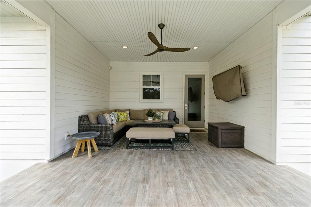 Activo con contrato: $899,900 (4 camas, 3 baños, 3716 Pies cuadrados)