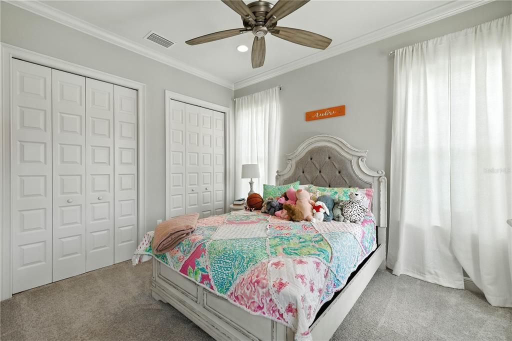 Activo con contrato: $899,900 (4 camas, 3 baños, 3716 Pies cuadrados)