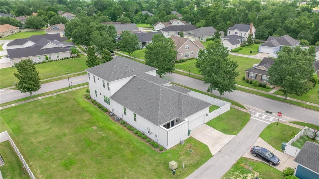 Activo con contrato: $899,900 (4 camas, 3 baños, 3716 Pies cuadrados)