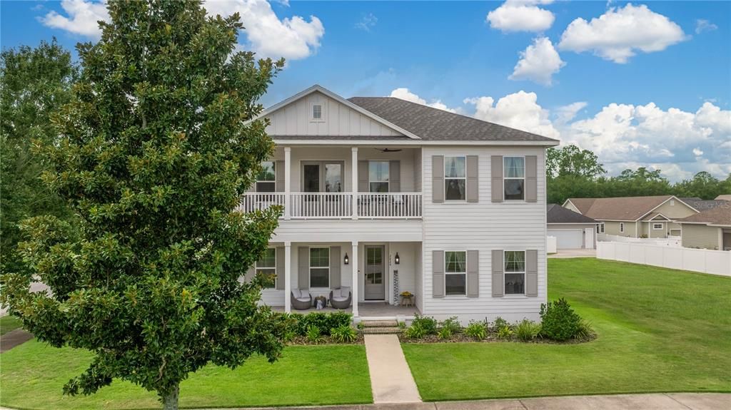 Activo con contrato: $899,900 (4 camas, 3 baños, 3716 Pies cuadrados)