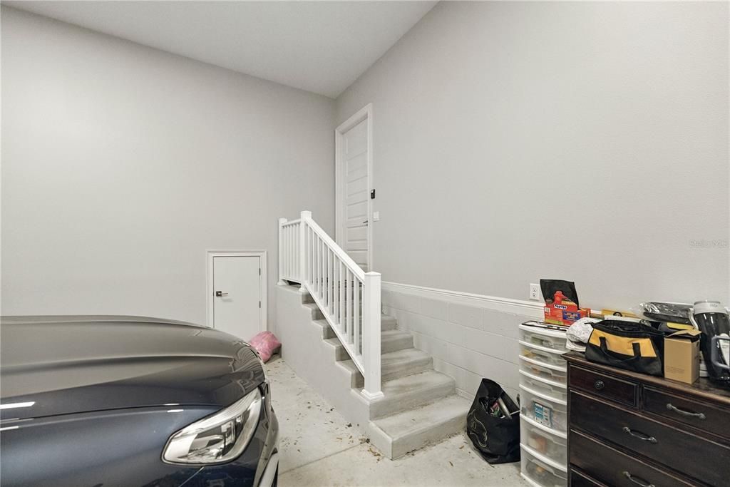 Activo con contrato: $899,900 (4 camas, 3 baños, 3716 Pies cuadrados)