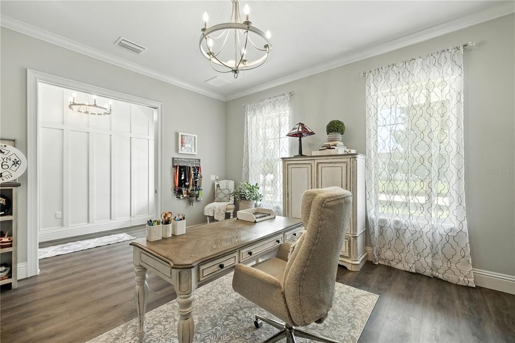 Activo con contrato: $899,900 (4 camas, 3 baños, 3716 Pies cuadrados)