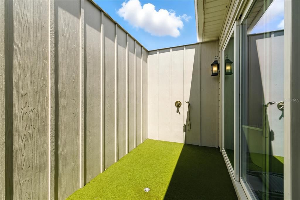 Activo con contrato: $899,900 (4 camas, 3 baños, 3716 Pies cuadrados)