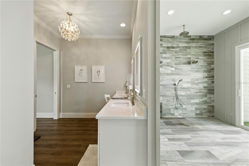 Activo con contrato: $899,900 (4 camas, 3 baños, 3716 Pies cuadrados)