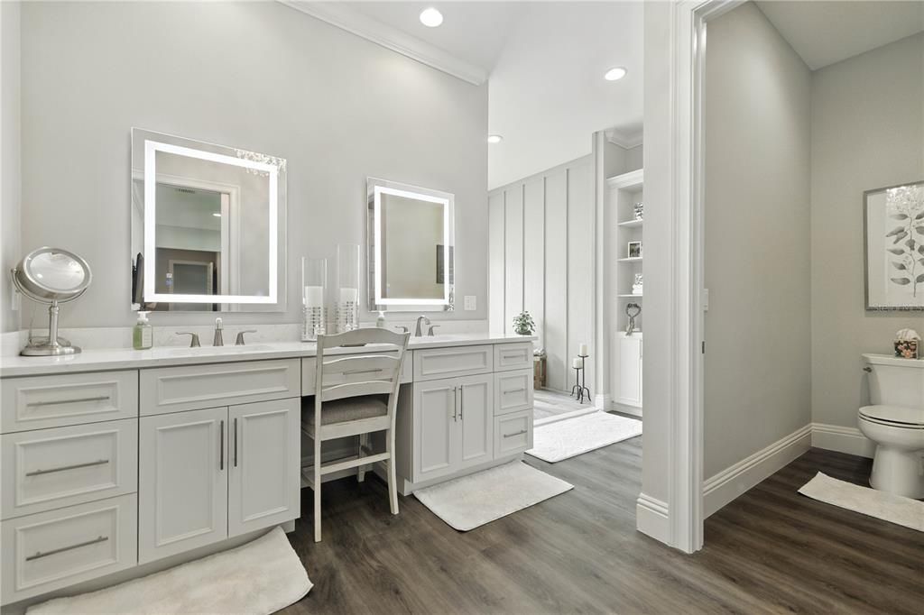 Activo con contrato: $899,900 (4 camas, 3 baños, 3716 Pies cuadrados)