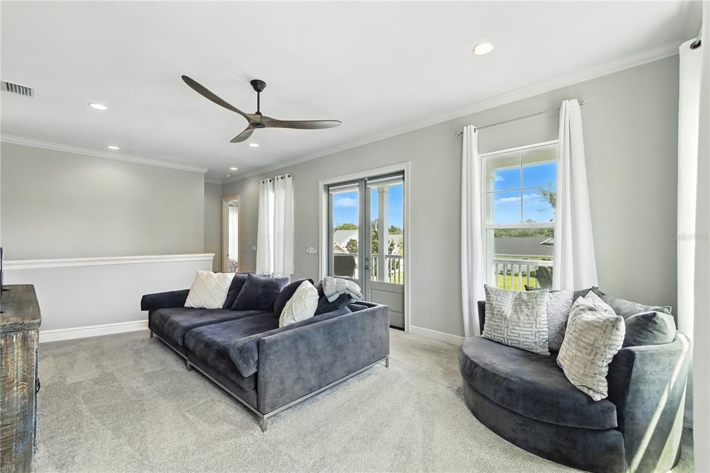 Activo con contrato: $899,900 (4 camas, 3 baños, 3716 Pies cuadrados)