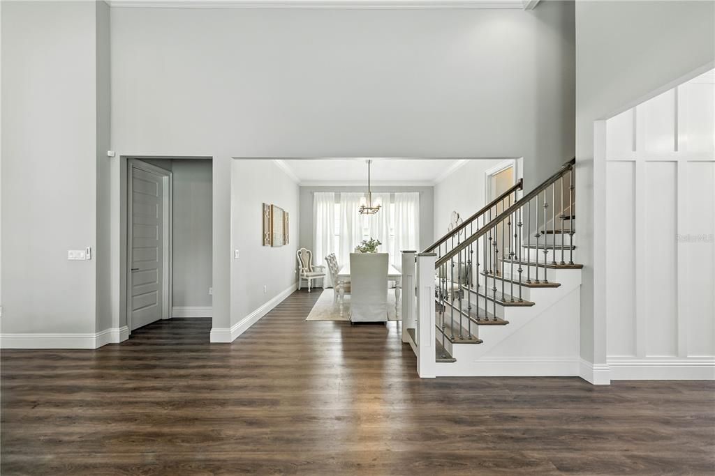 Activo con contrato: $899,900 (4 camas, 3 baños, 3716 Pies cuadrados)