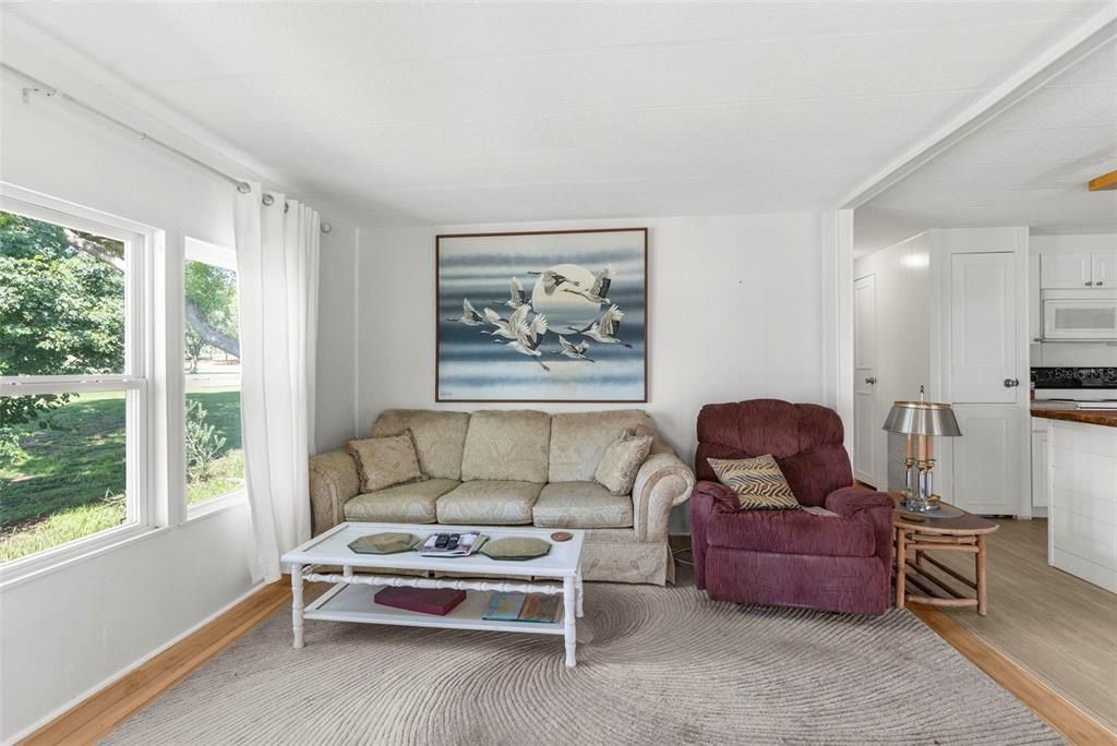 Active With Contract: $163,900 (2 beds, 2 baths, 1181 Square Feet)