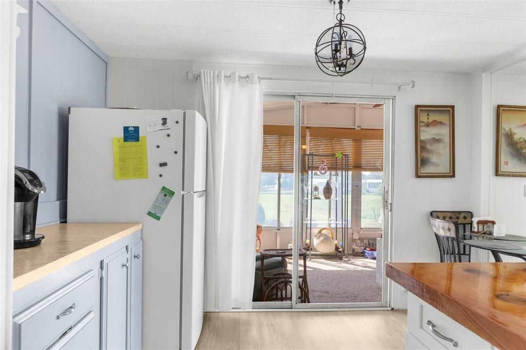 Active With Contract: $163,900 (2 beds, 2 baths, 1181 Square Feet)