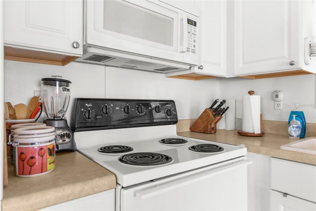 Active With Contract: $163,900 (2 beds, 2 baths, 1181 Square Feet)