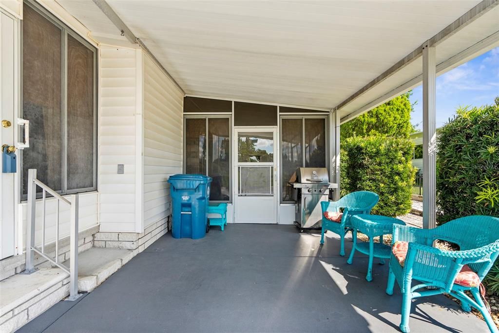 Active With Contract: $163,900 (2 beds, 2 baths, 1181 Square Feet)