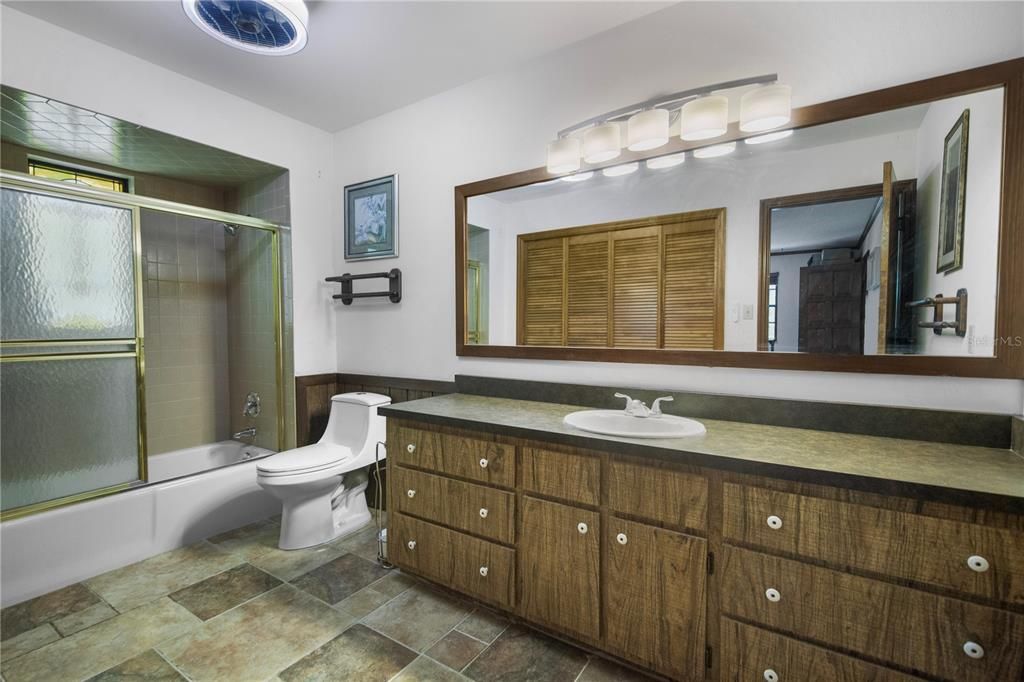 For Sale: $450,000 (3 beds, 2 baths, 2366 Square Feet)