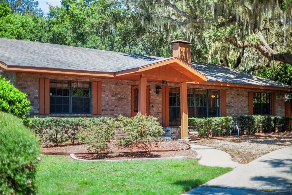 For Sale: $450,000 (3 beds, 2 baths, 2366 Square Feet)