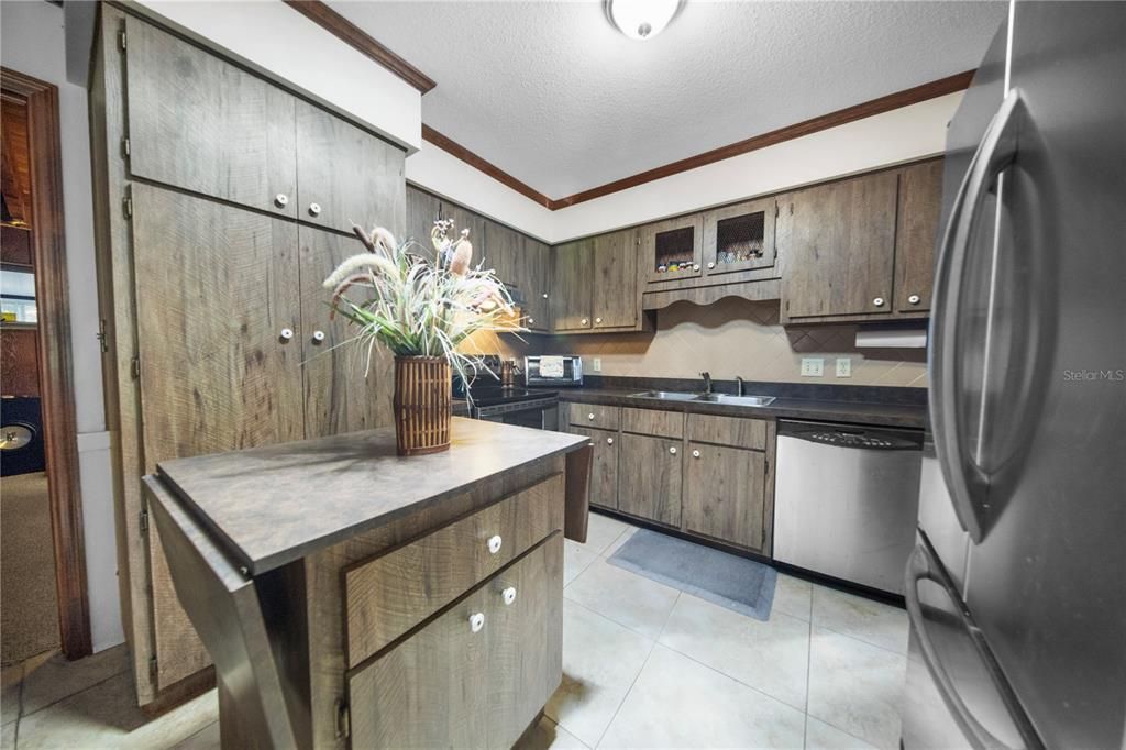 For Sale: $450,000 (3 beds, 2 baths, 2366 Square Feet)