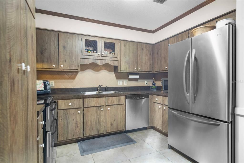 For Sale: $450,000 (3 beds, 2 baths, 2366 Square Feet)