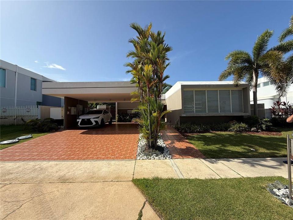 For Sale: $699,000 (3 beds, 2 baths, 2050 Square Feet)