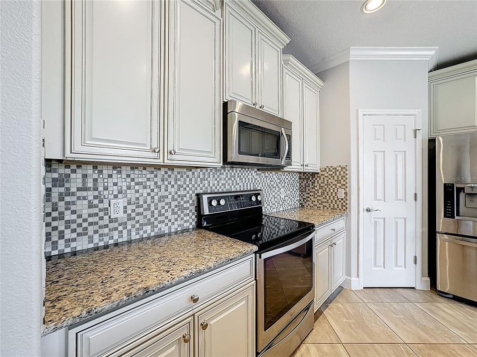 Active With Contract: $3,300 (3 beds, 2 baths, 1910 Square Feet)