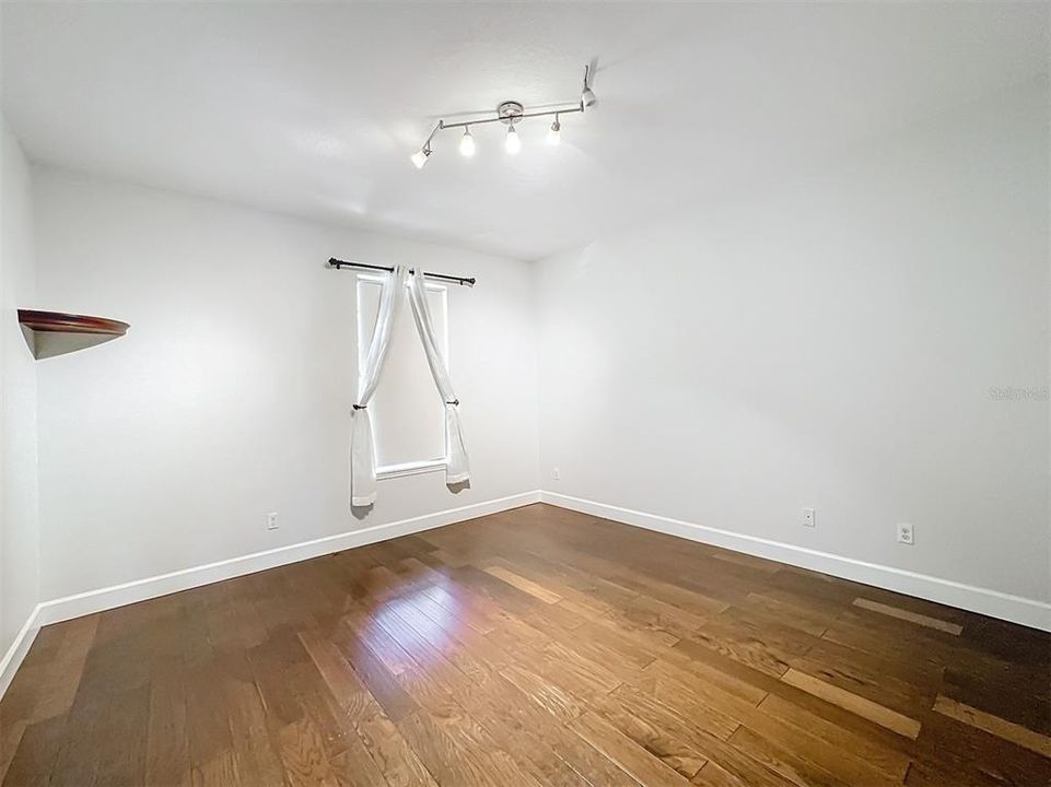 Active With Contract: $3,300 (3 beds, 2 baths, 1910 Square Feet)