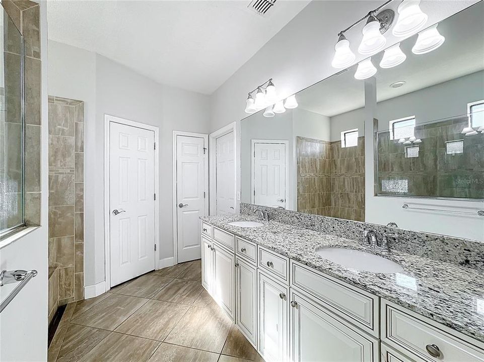 Active With Contract: $3,300 (3 beds, 2 baths, 1910 Square Feet)