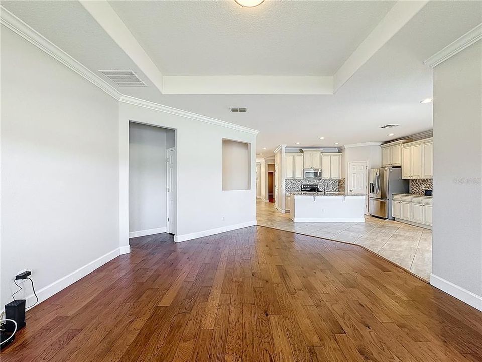 Active With Contract: $3,300 (3 beds, 2 baths, 1910 Square Feet)