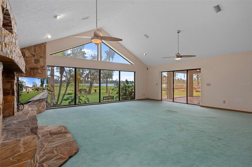 Activo con contrato: $995,000 (4 camas, 3 baños, 4928 Pies cuadrados)